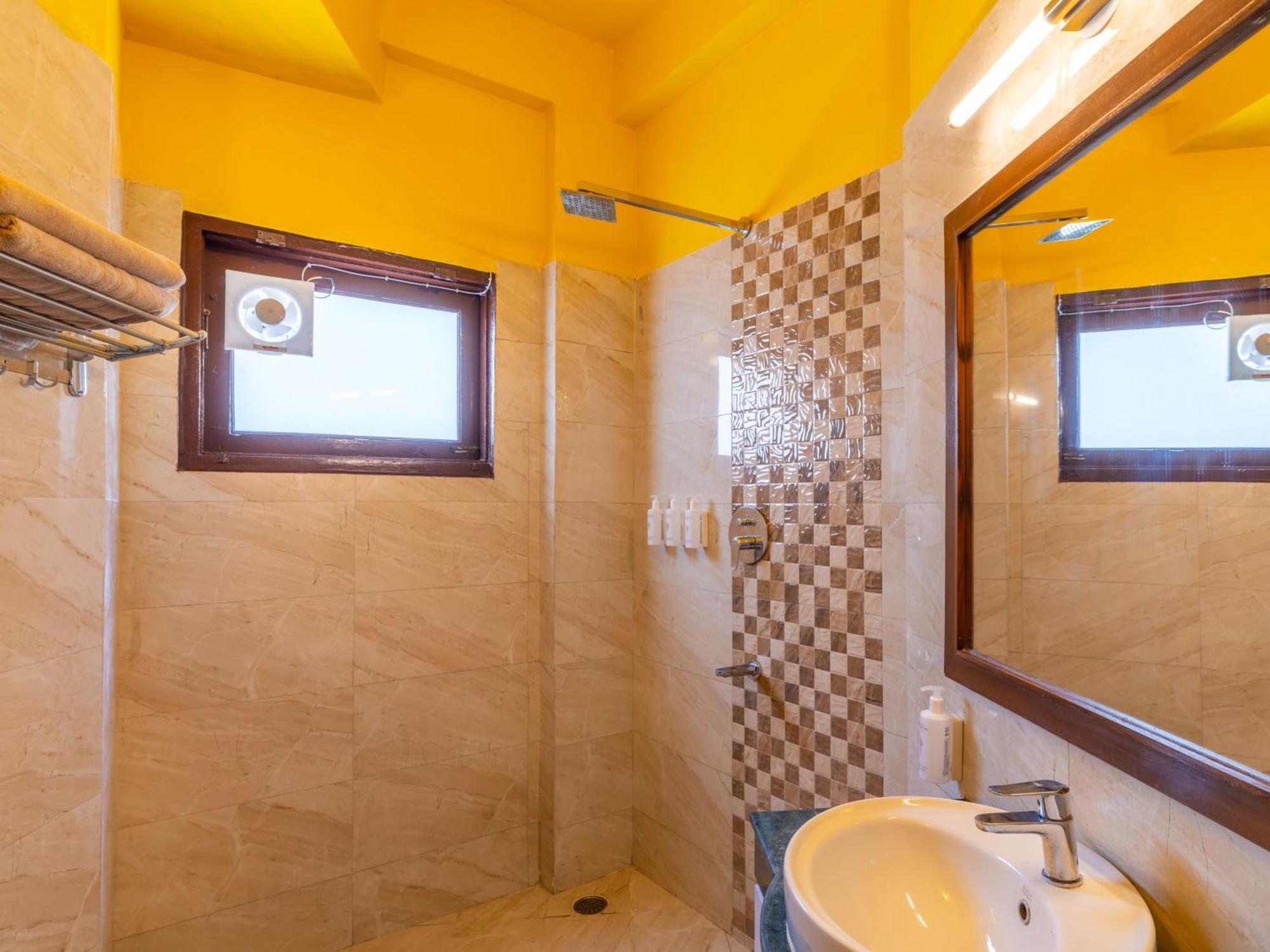 The Hosteller Kasauli Room photo