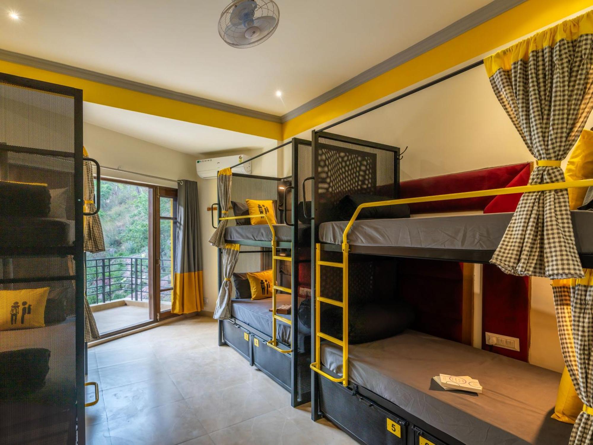 The Hosteller Kasauli Room photo