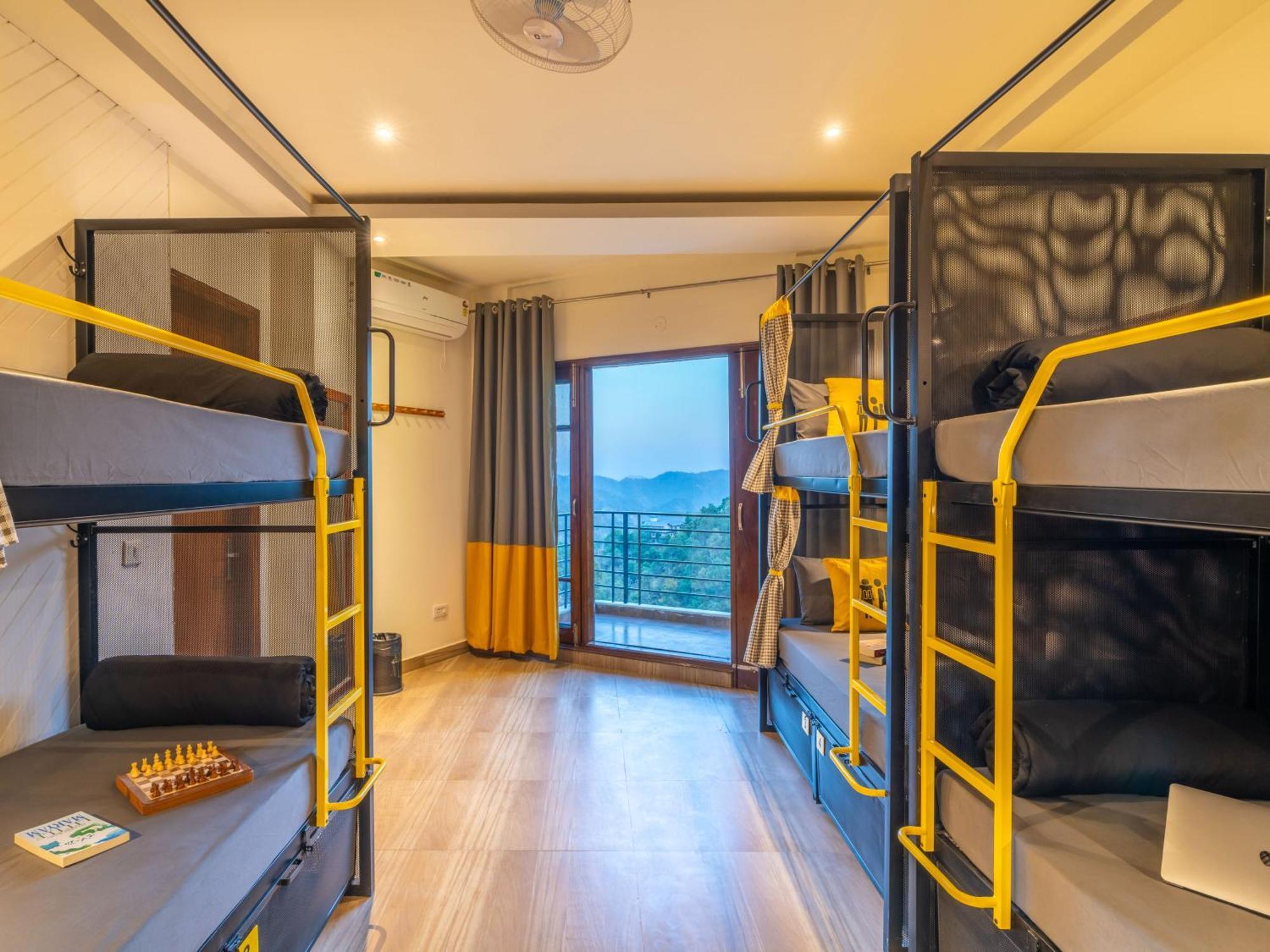 The Hosteller Kasauli Room photo